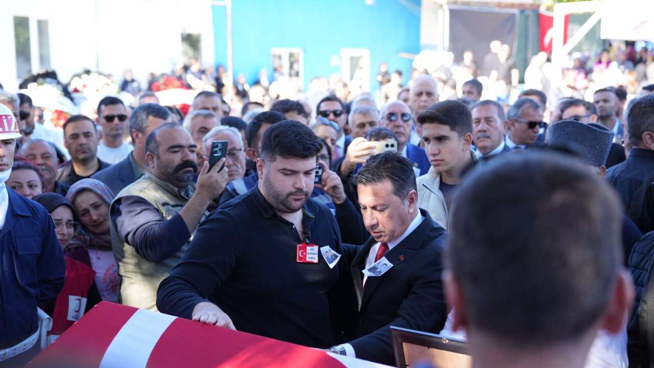 Fotoğrafını Babası Taşıdı: Milas Şehidini Gözyaşlarıyla Uğurladı 9